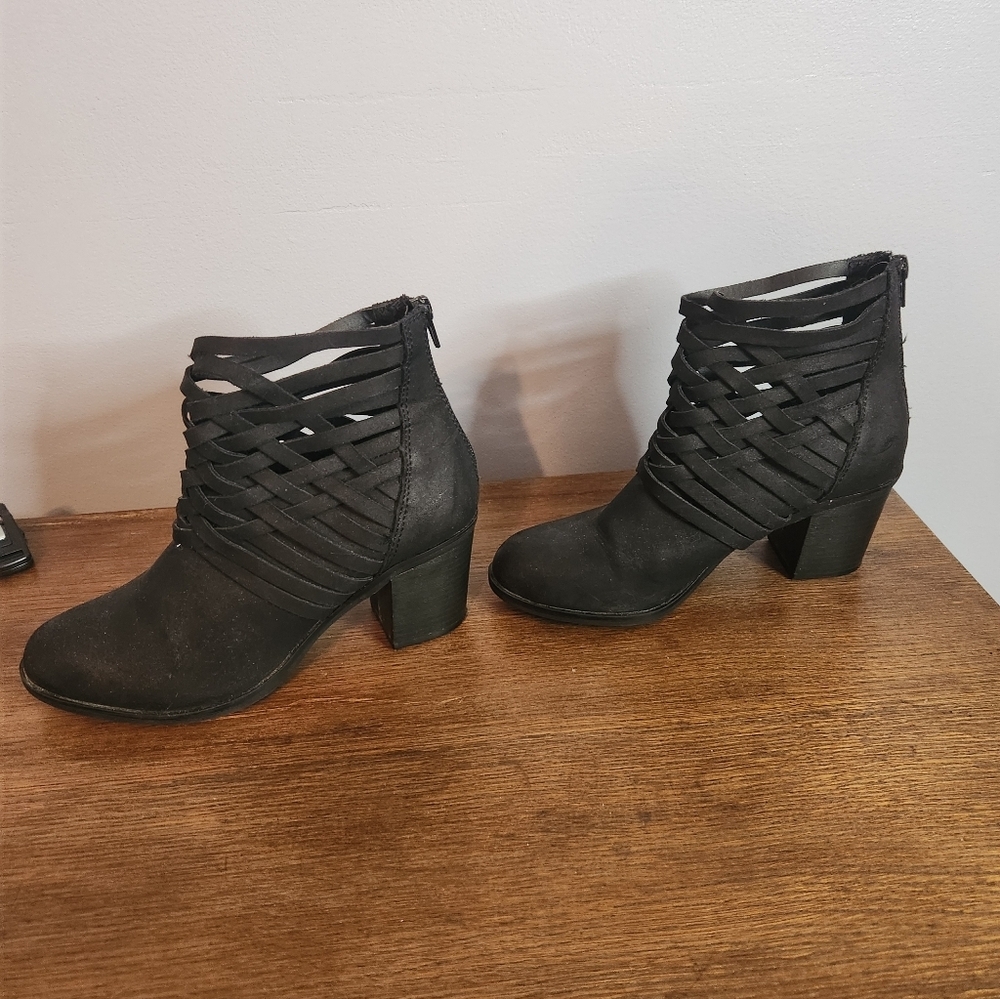 Women's Black Ankle Boots Arizona Jean Heels Size 7M. 2.5 Heel Height - Picture 4 of 9